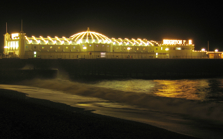 Monday January 7th (2008) pier at night align=