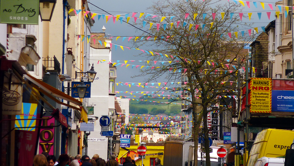 Friday May 31st (2013) bunting and signage align=