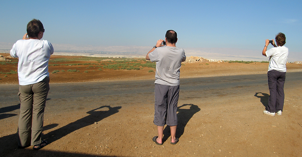 Monday September 21st (2009) trying to photograph jerusalem align=