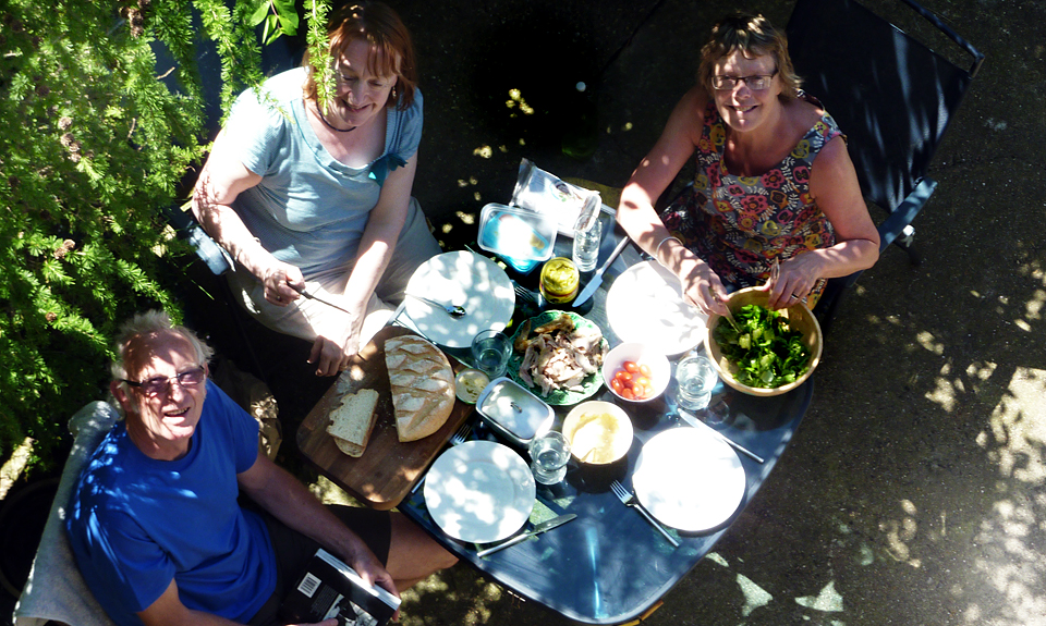 Sunday May 27th (2012) alfresco dining align=