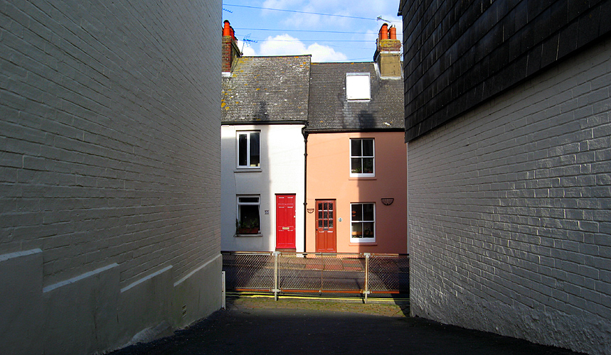 Monday January 15th (2007) between two houses align=