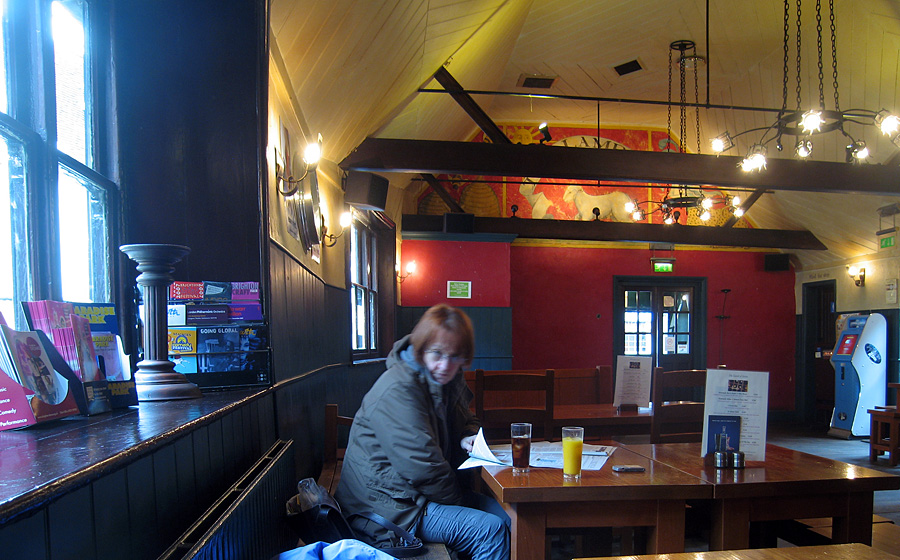 Tuesday October 23rd (2007) lunch in the lamb align=