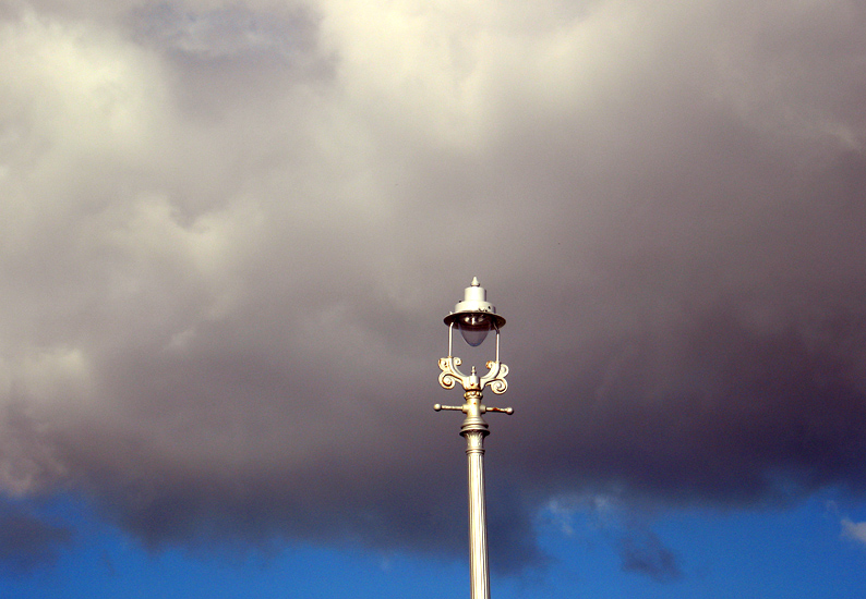 Friday November 2nd (2007) cloud and lamp align=