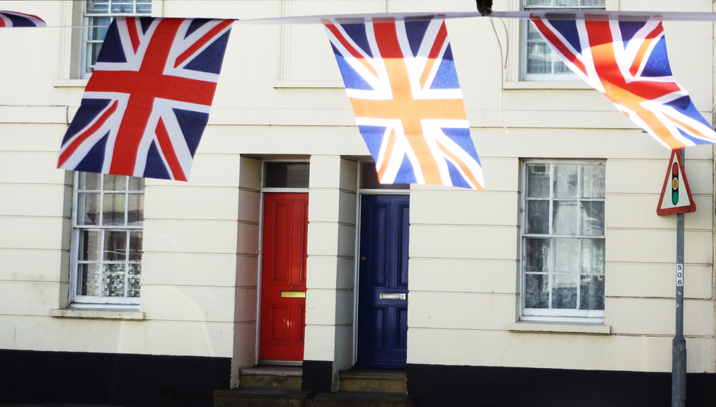 Monday May 28th (2012) red and blue and red amber green align=