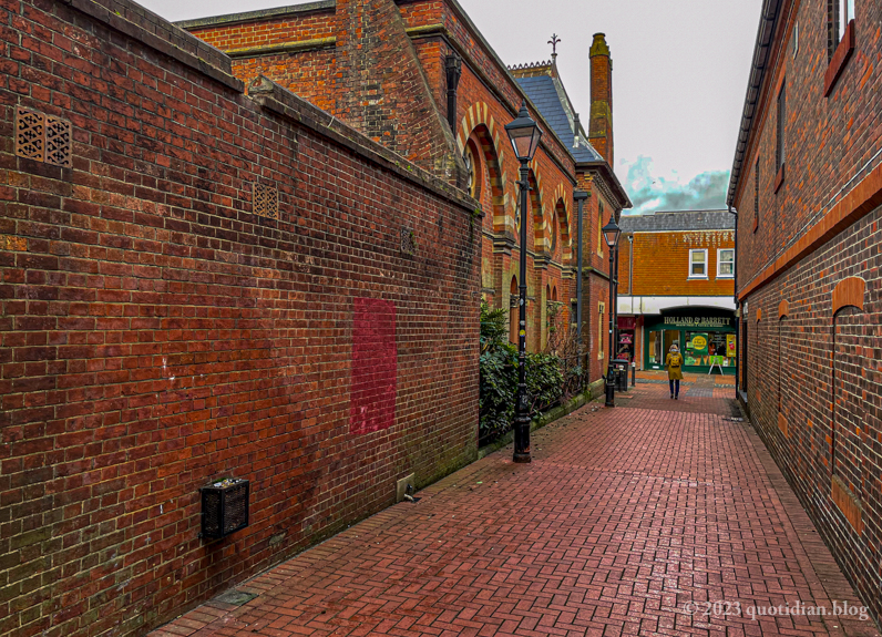 Thursday December 21st (2023) avenue of red brick align=