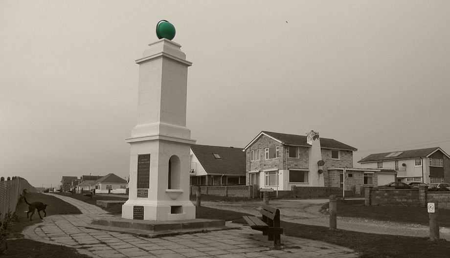 Sunday January 20th (2008) meridian monument, peacehaven align=