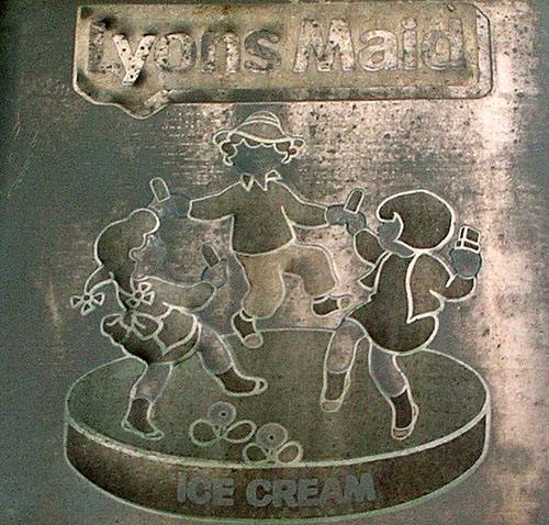 Wednesday January 18th (2006) ice cream dance align=