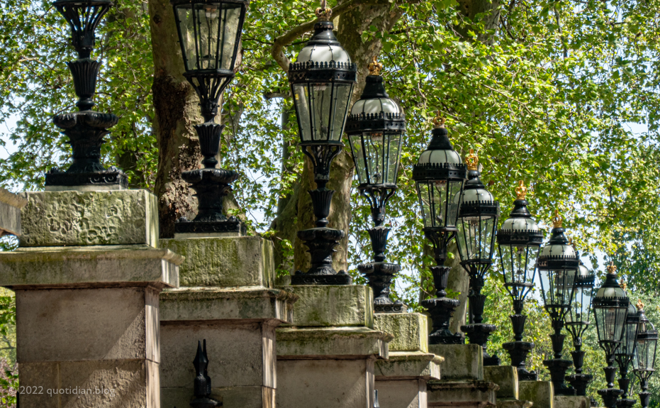 Sunday April 24th (2022) buck house street lights align=